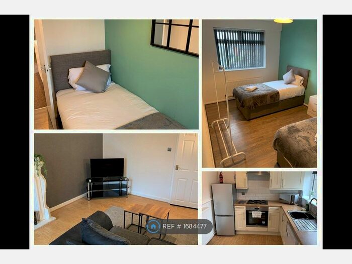 3 Bedroom Semi-Detached House To Rent In Nuneaton Drive, Manchester, M40