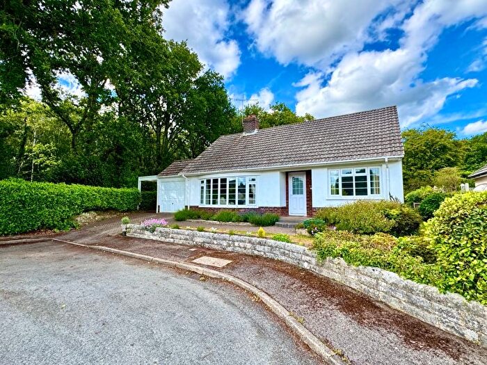 2 Bedroom Detached Bungalow For Sale In Dunedin Drive, Ferndown, BH22