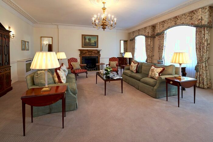 3 Bedroom Flat To Rent In Hyde Park Gate, South Kensington, London, SW7