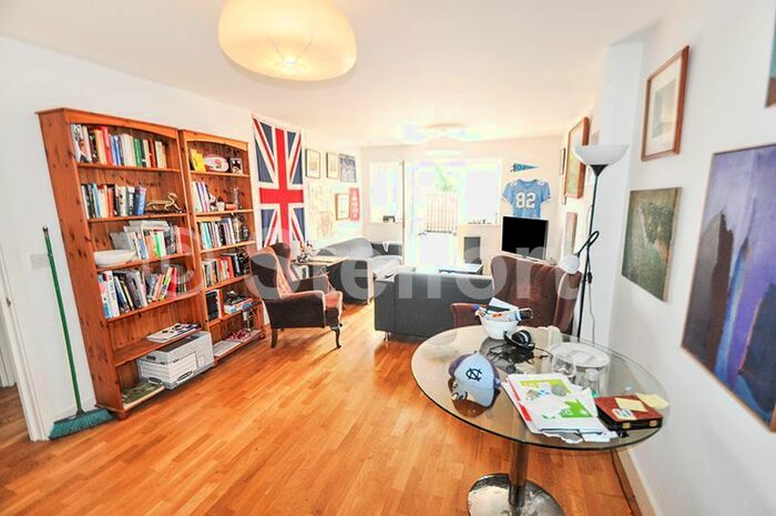 3 Bedroom Flat To Rent In High Road, London N22