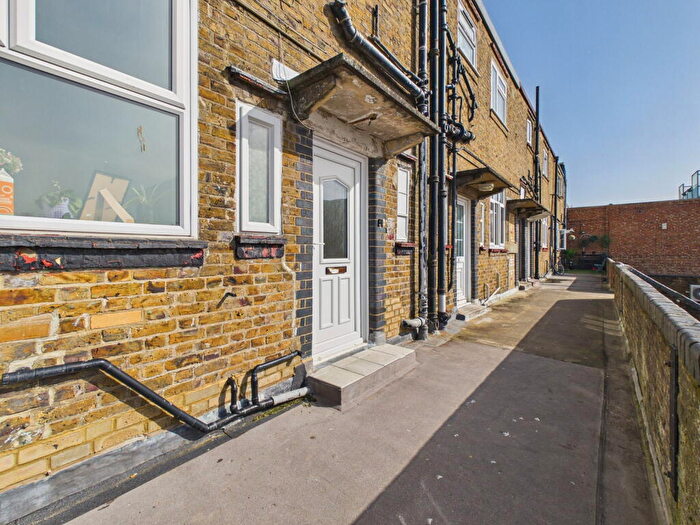 1 Bedroom Flat For Sale In Broadwater Street West, Worthing, BN14