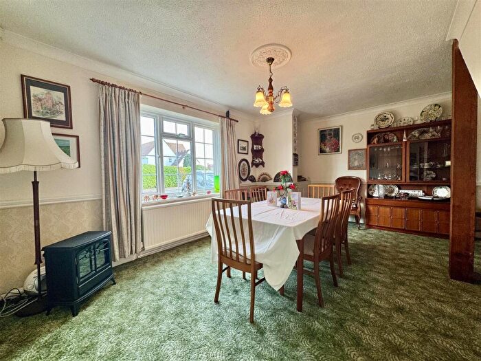 5 Bedroom Detached House For Sale In The Cobbins, Burnham-On-Crouch, CM0