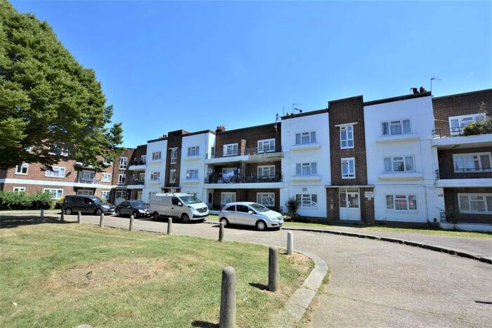 3 Bedroom Flat To Rent In Church Lane, London NW9