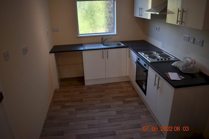 4 Bedroom Flat To Rent In Kenton Lane, Kenton, HA3