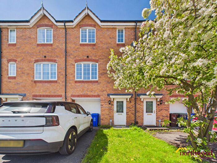 4 Bedroom Town House For Sale In Godwin Way, Stoke-on-Trent, ST4