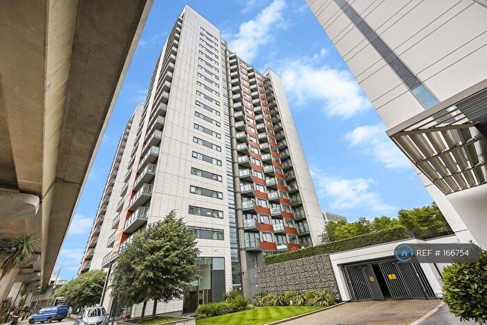 2 Bedroom Flat To Rent In Neutron Tower, London, E14