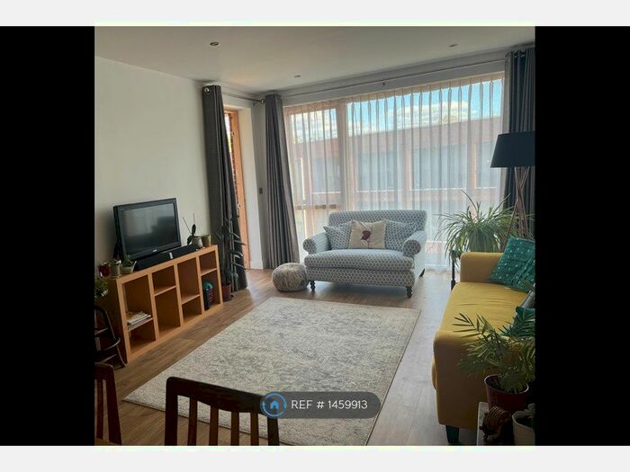 2 Bedroom Flat To Rent In Saffron Court, Barnet, EN4