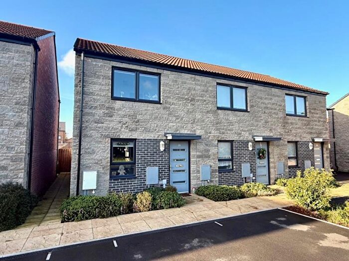 2 Bedroom End Of Terrace House To Rent In Milner Road, Yate, Bristol, BS37