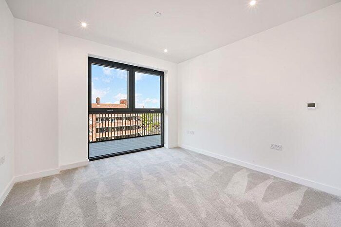 2 Bedroom Flat To Rent In Anax Street London, N4