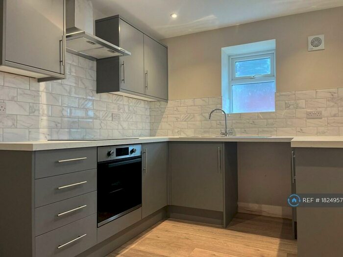 1 Bedroom Flat To Rent In Abbey House, Horsham, RH13