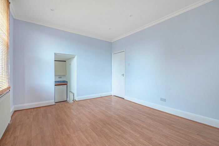 2 Bedroom Flat To Rent In Pepys Road, New Cross, London, SE14