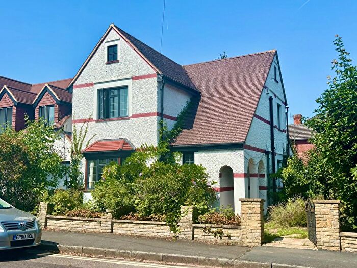 3 Bedroom Detached House For Sale In Daleham Avenue, Egham, Surrey, TW20