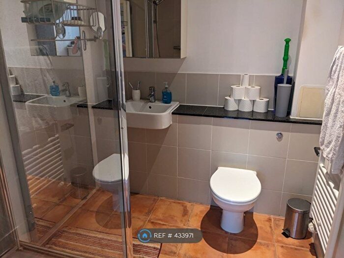 2 Bedroom Flat To Rent In Belvedere Road, Crystal Palace, SE19