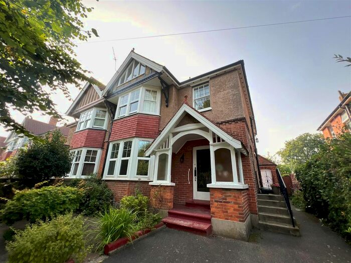 2 Bedroom Flat To Rent In Colebrooke Road, Bexhill-On-Sea, TN39