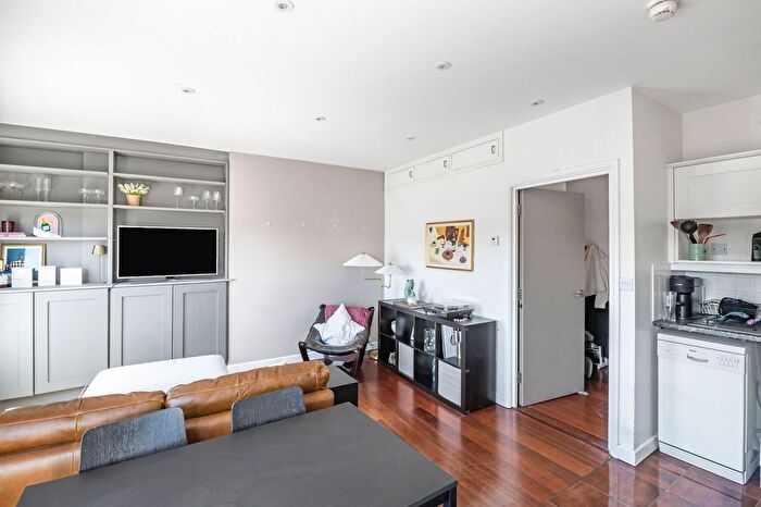 1 Bedroom Flat To Rent In Old York Road, Wandsworth, SW18