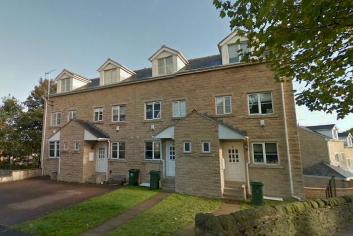 4 Bedroom Town House To Rent In Pellon Terrace, Idle, Bradford, West Yorkshire, BD10