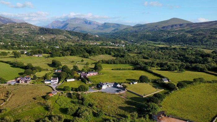 4 Bedroom Detached House For Sale In Penisarwaun, LL55