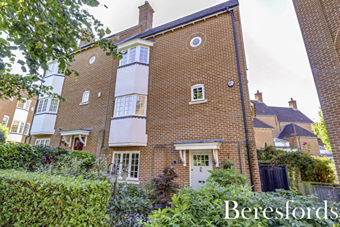 3 Bedroom Semi-Detached House For Sale In Drovers Mead, Warley, CM14