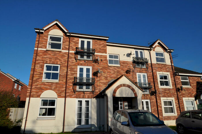 2 Bedroom Apartment To Rent In Lealholme Court, Hull, Yorkshire, HU8