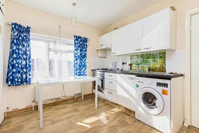 2 Bedroom Property To Rent In Fairfield Drive, Perivale, Greenford, UB6