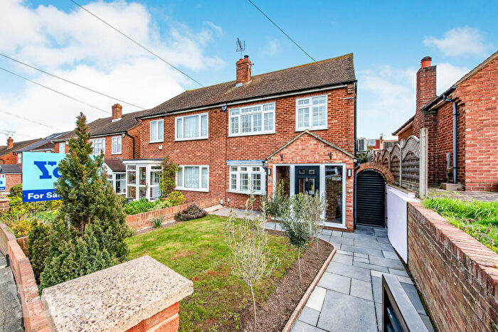 3 Bedroom Semi-Detached House For Sale In Miller Road, Gravesend, DA12