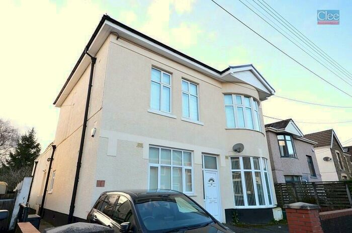 2 Bedroom Flat To Rent In Lone Road, Clydach, Swansea, City And County Of Swansea., SA6