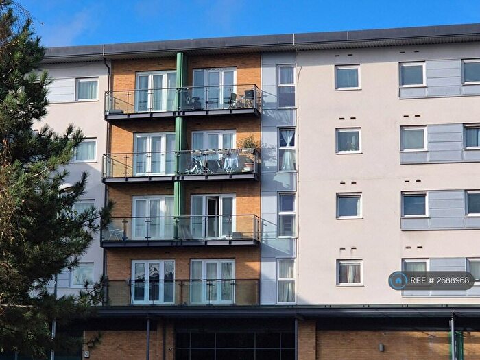 2 Bedroom Flat To Rent In Parkhouse Court, Hatfield, AL10
