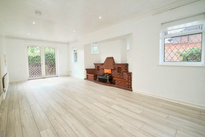 3 Bedroom Detached House To Rent In Glen Rise, Woodford Green, IG8
