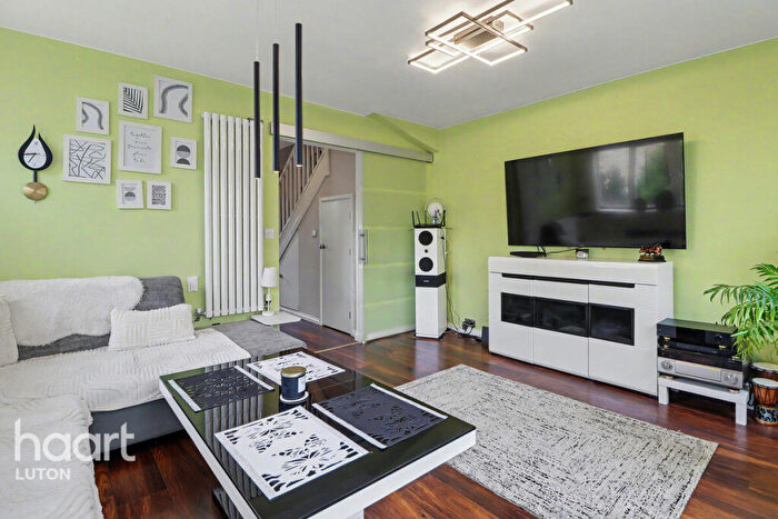 2 Bedroom Semi-Detached House For Sale In Farley Meadows, Luton, LU1