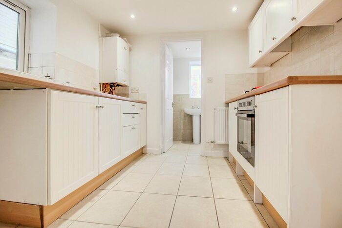 1 Bedroom Flat To Rent In York Road, Town Centre, Swindon, SN1