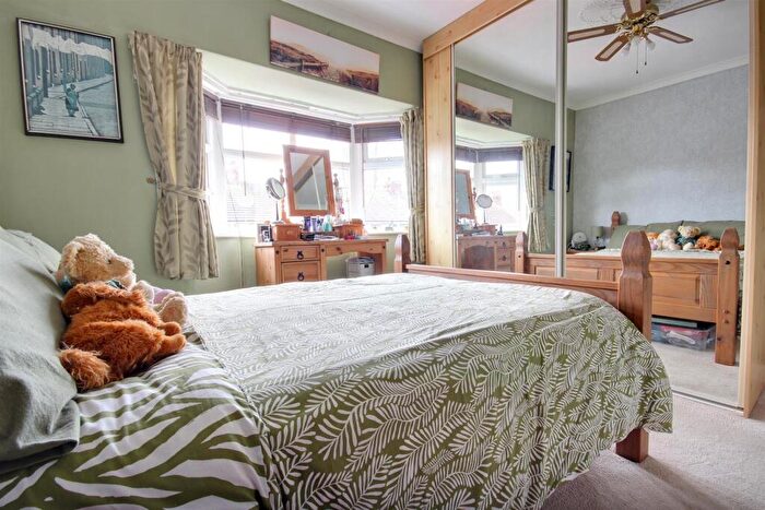 3 Bedroom End Of Terrace House For Sale In East Ella Drive, Hull, HU4