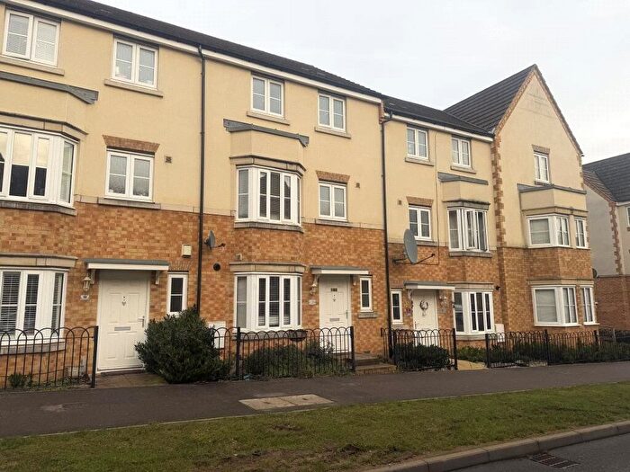 5 Bedroom Town House For Sale In Roman Road, Corby, Northamptonshire, NN18