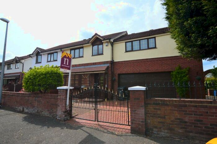 4 Bedroom Semi-Detached House To Rent In Dodd Street, Salford, M5