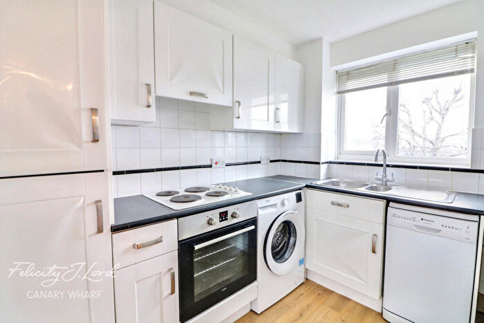 2 Bedroom Apartment To Rent In Ferguson Close, London, E14