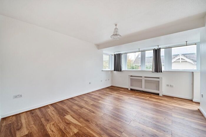 2 Bedroom Flat To Rent In Pier Way Woolwich, SE28