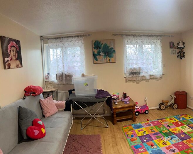 2 Bedroom Flat To Rent In Feltham, TW14