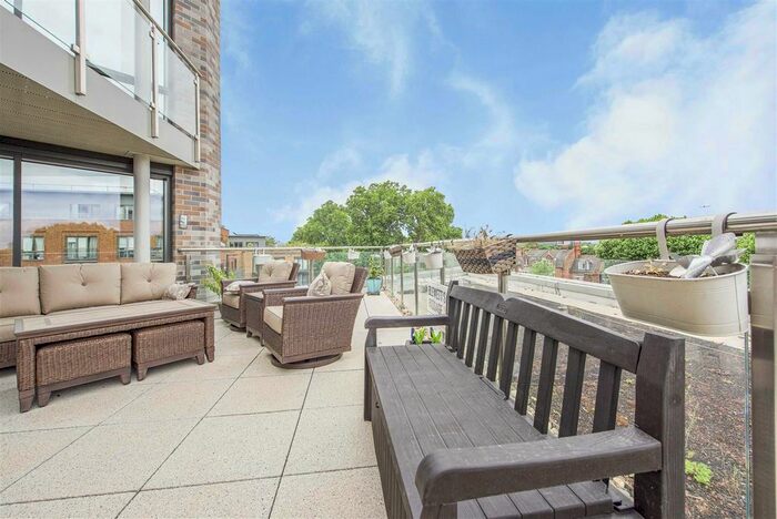 2 Bedroom Flat To Rent In London Road, Twickenham, TW1