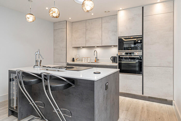 2 Bedroom Apartment For Sale In Tottenham Lane, Crouch End, N8