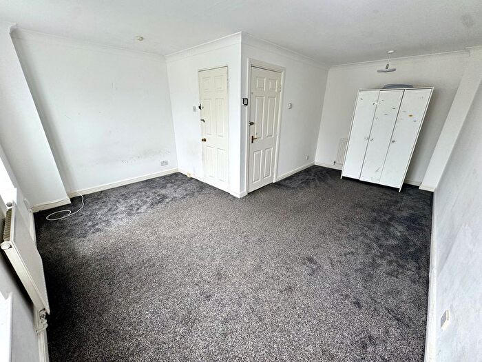 4 Bedroom Town House To Rent In Tollgate Drive, Hayes, Greater London, UB4