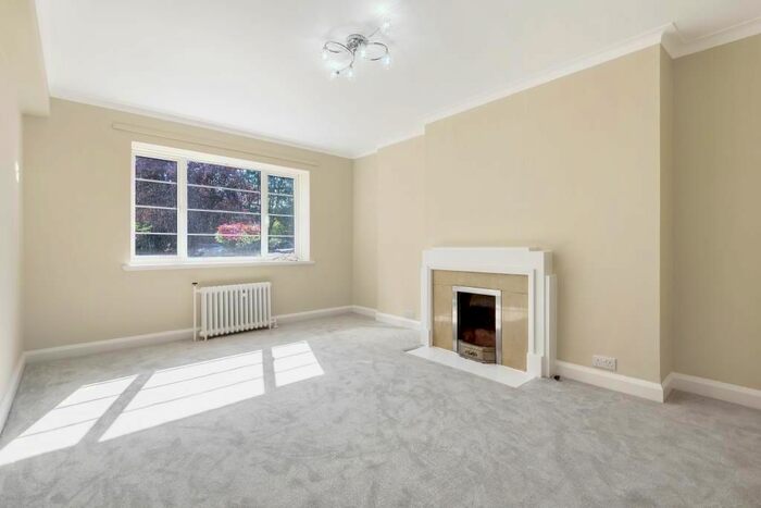 1 Bedroom Flat To Rent In Sheen Court, Richmond, TW10