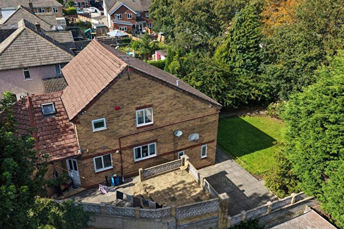 6 Bedroom Detached House For Sale In Highlands Close, Horton Bank Top, Bradford, BD7