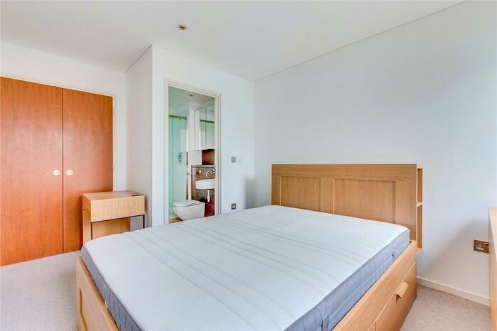 2 Bedroom Apartment To Rent In Balham Grove, London, SW12