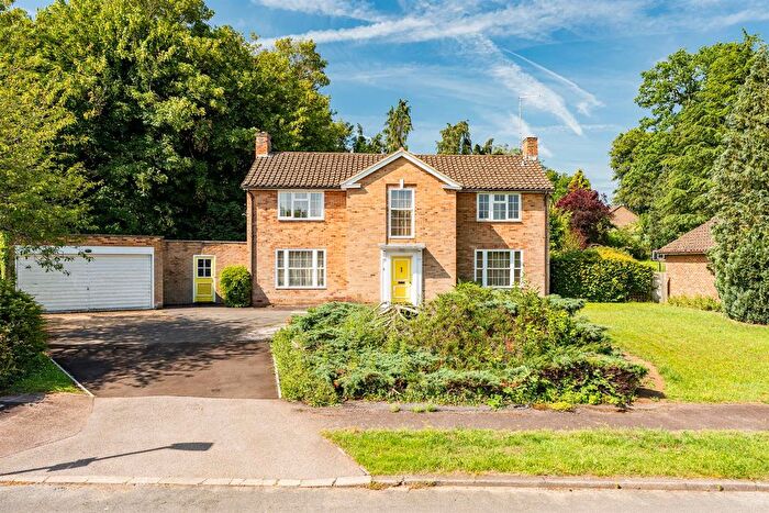 4 Bedroom Detached House For Sale In Stonemead, Welwyn Garden City, AL8