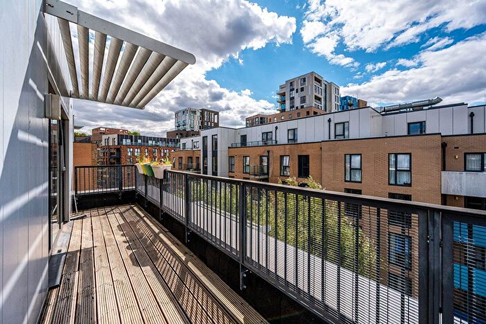2 Bedroom Flat To Rent In Blackheath Hill, Greenwich, London, SE10