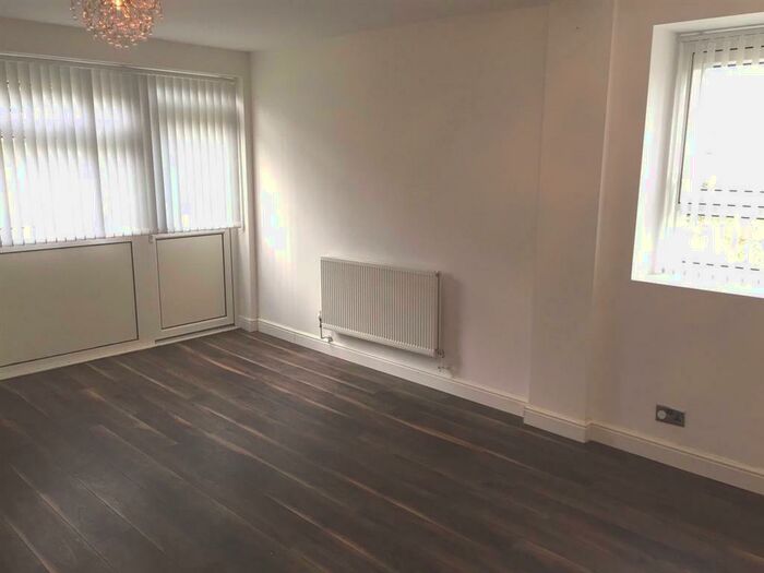 3 Bedroom Duplex To Rent In Marsland Close, Birmingham, B17