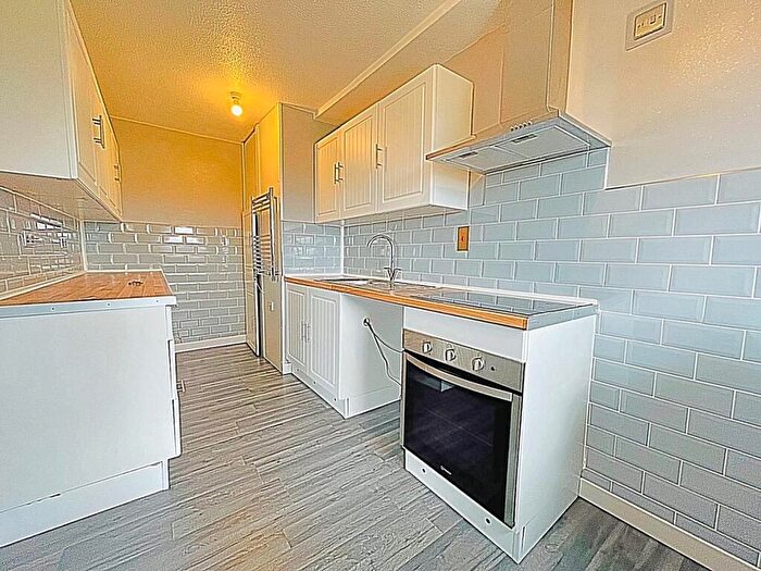 2 Bedroom Flat To Rent In Beaconview Road, West Bromwich, B71