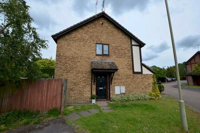 1 Bedroom Maisonette Flat To Rent In Morley Close, Yateley, GU46