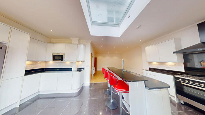 5 Bedroom Terraced House To Rent In Borden Avenue, London, EN1