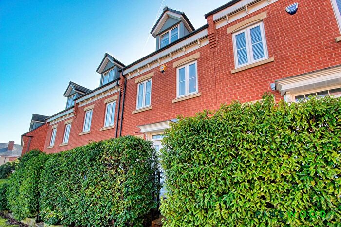 3 Bedroom Terraced House For Sale In Rugby Drive, Chesterfield, S41