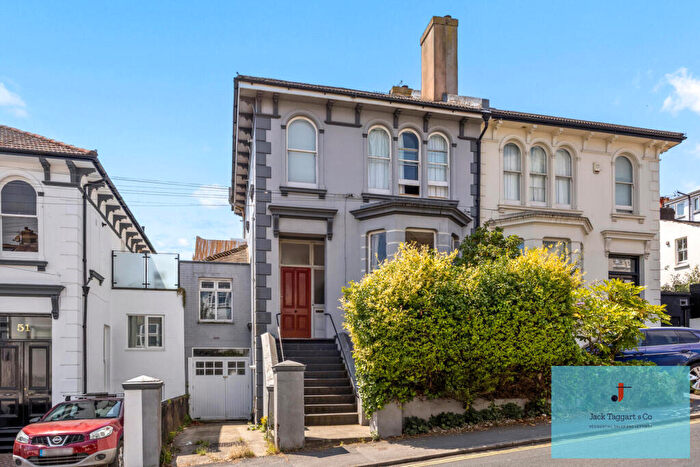 2 Bedroom Flat For Sale In Old Shoreham Road, Brighton, BN1